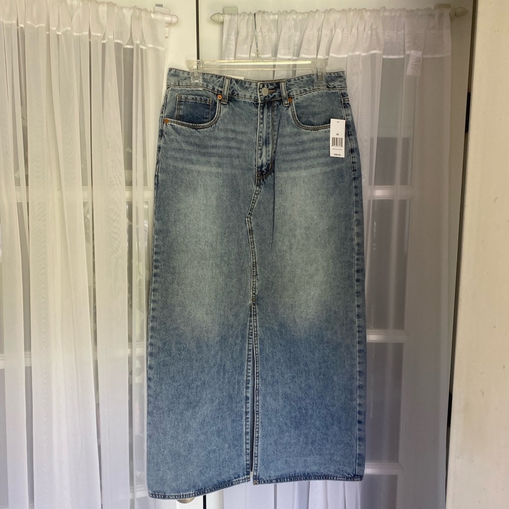 Blank NYC Stylish Blue Denim Maxi Skirt Size: 28 Never Worn